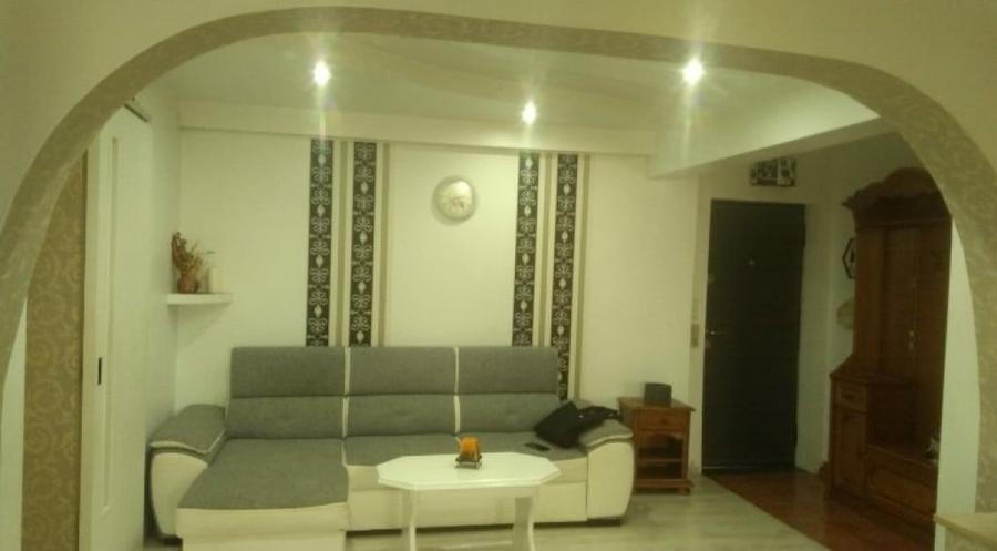 Apartament Cu 3 Camere Decomandate Zona George Enescu - 1