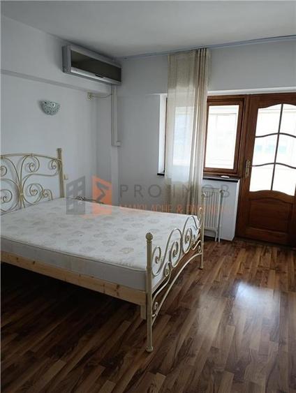 Apartament cu 4 camere decomandat, mobilat în 1 Decembrie