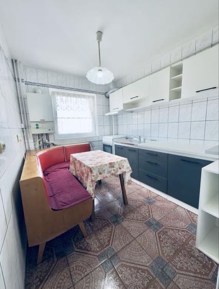 Apartament cu 3 camere decomandat în Răcădău