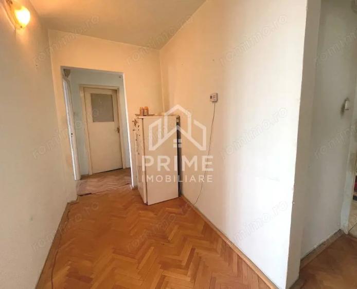 Apartament cu 3 camere decomandat în Cetate