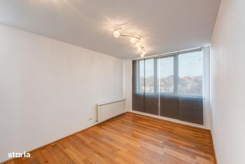Apartament cu 3 camere în Drumul Sării