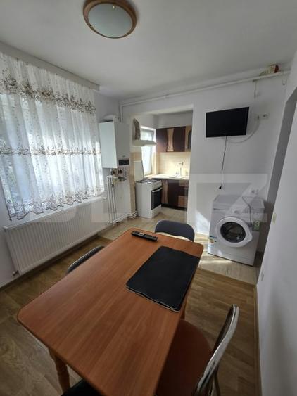 Apartament cu 3 camere semidecomandat, mobilat în Central