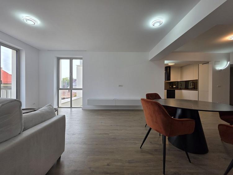 Apartament cu 3 camere în Armeneasca