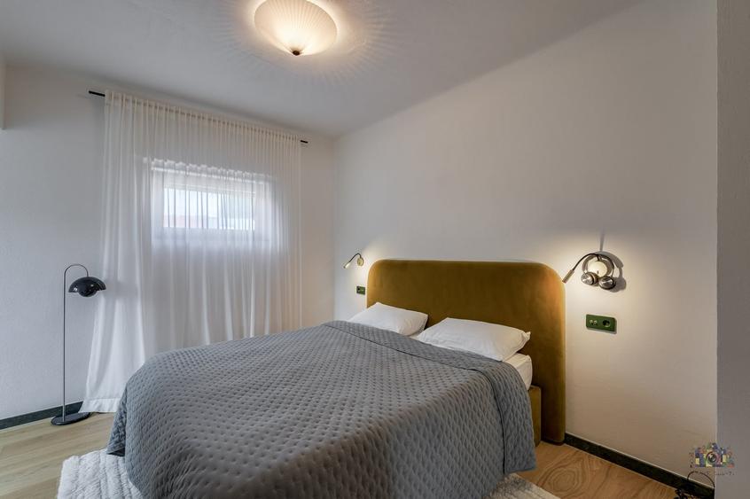 Apartament cu 4 camere semidecomandat, mobilat în Dorobanți
