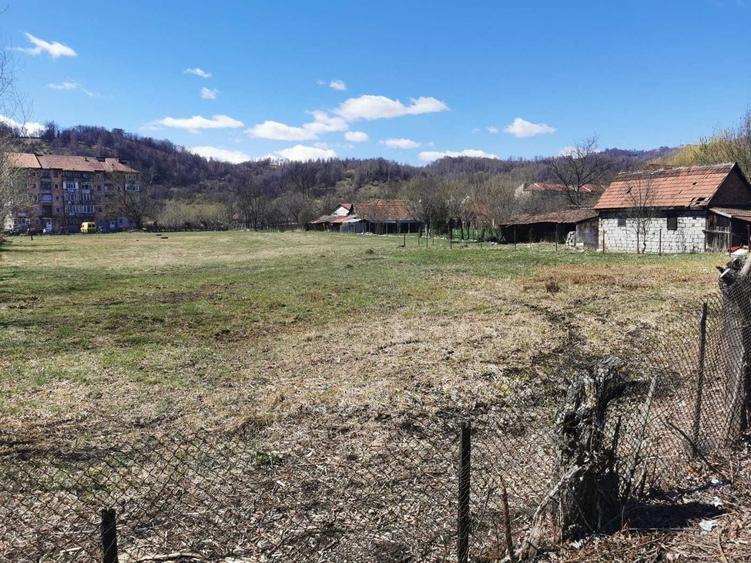 Teren de 5280 mp, în Petroșani