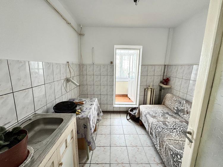 Apartament cu 3 camere decomandat în Galata