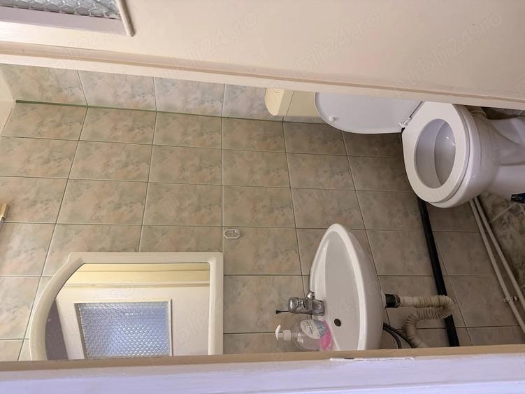 Apartament cu 3 camere semidecomandat în Balta Albă