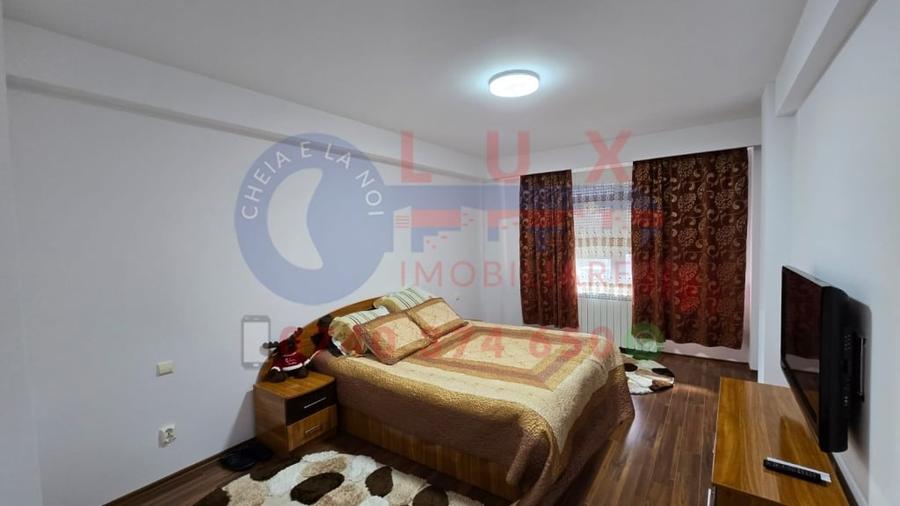 Casă cu 11 camere cu Garaj în Vest