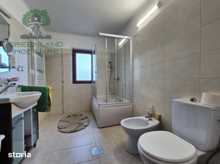 Casă cu 6 camere cu Teren 1100 Mp în Bucium
