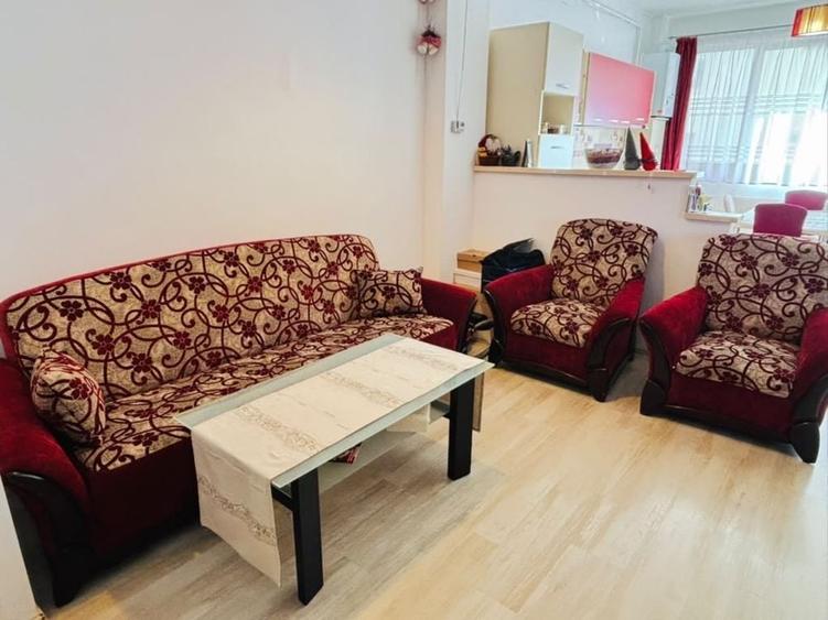 Apartament cu 3 camere nedecomandat în Turnișor