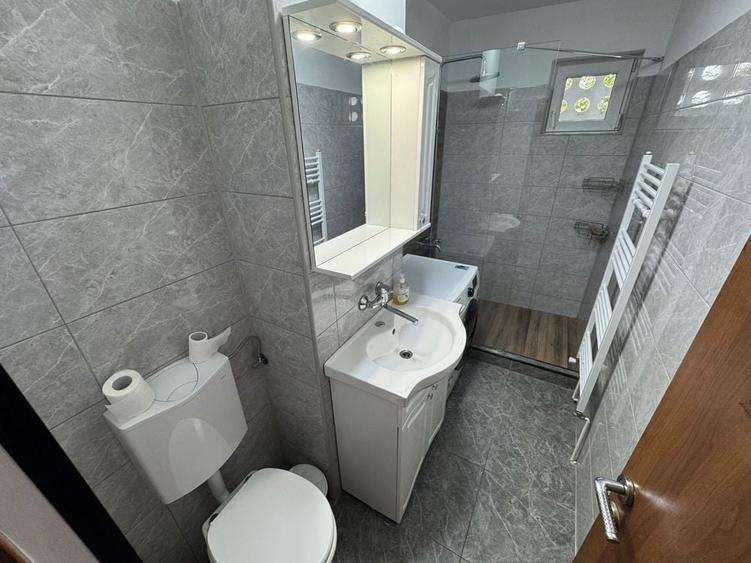 Apartament cu 3 camere decomandat în 7 Noiembrie