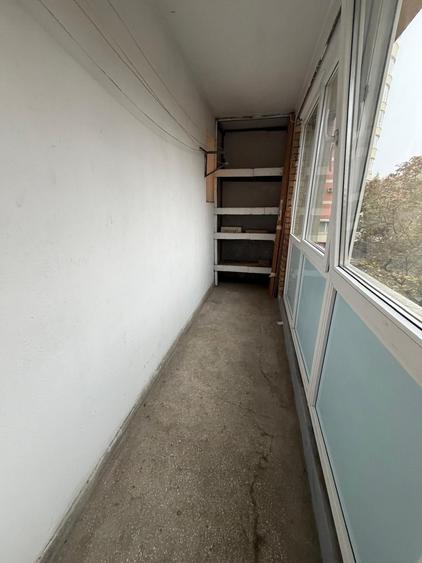 Apartament cu 3 camere semidecomandat în Titan