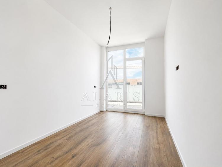 Apartament cu 3 camere semidecomandat în Torontalului