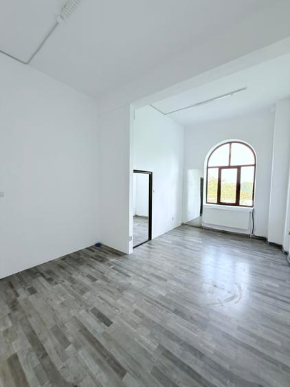 Birou, de 200 mp, în Central