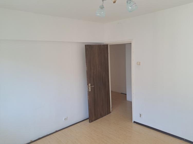 Apartament cu 4 camere în Colentina
