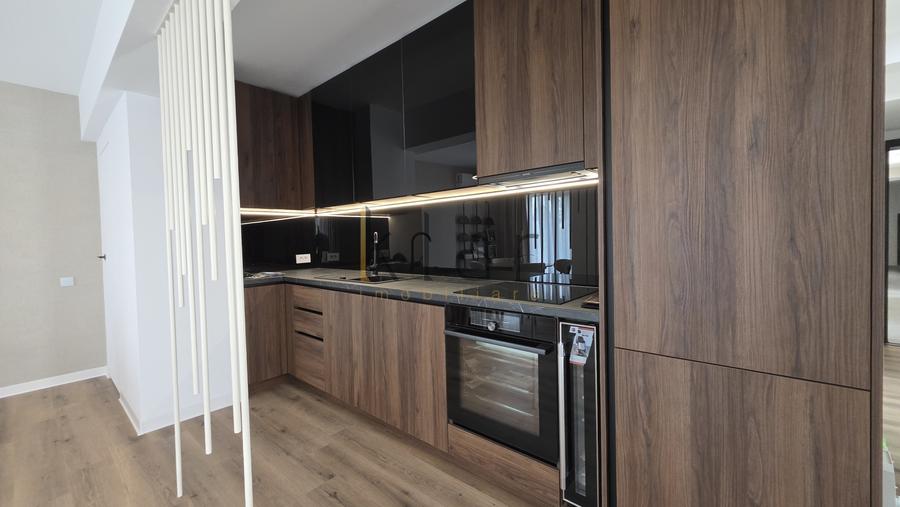 Apartament cu 3 camere semidecomandat, mobilat în Calea Turzii