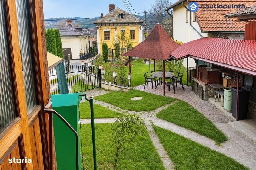 Casă cu 4 camere în Central
