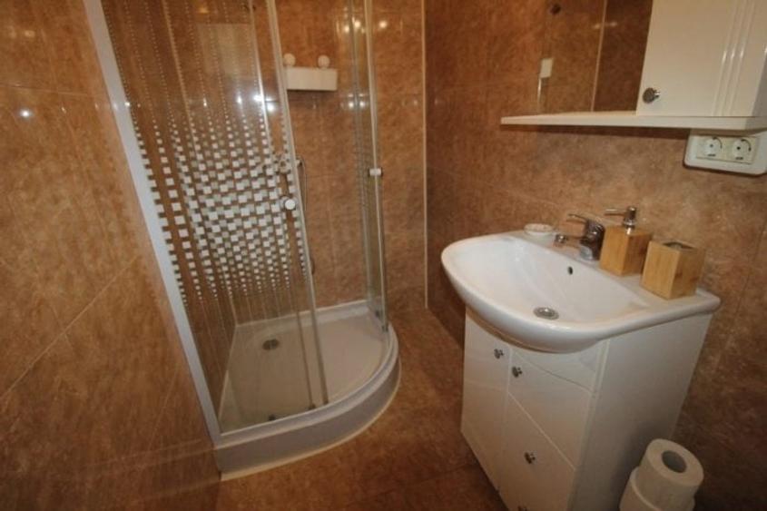 Apartament cu 2 camere semidecomandat, mobilat în Romană