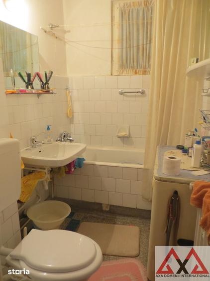 Apartament cu 3 camere semidecomandat în Titan