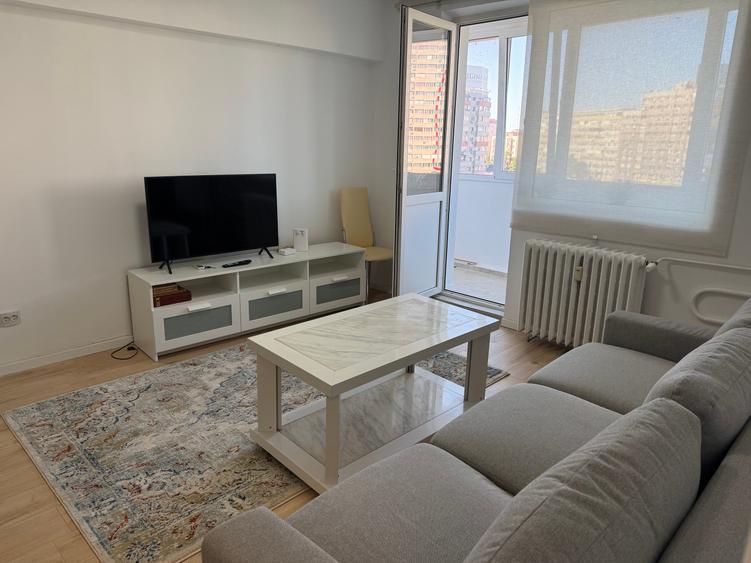 Apartament cu 2 camere semidecomandat în Bucur Obor