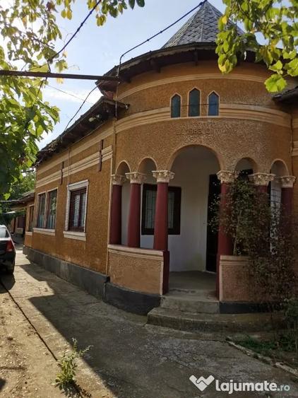 Casă cu 7 camere în Păuleasca