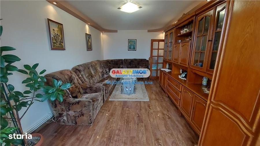 Apartament cu 4 camere decomandat în Central