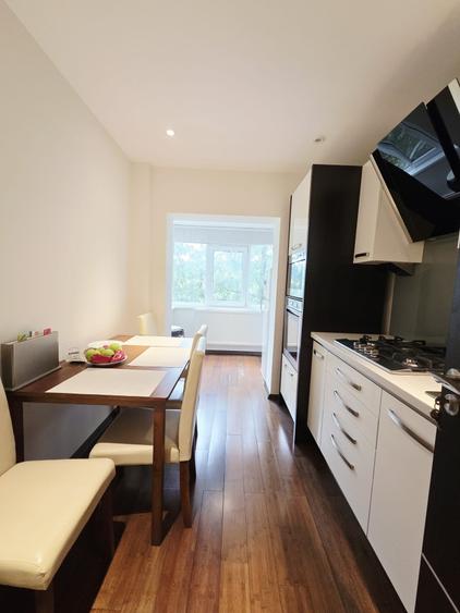 Apartament cu 3 camere decomandat în Micro 17