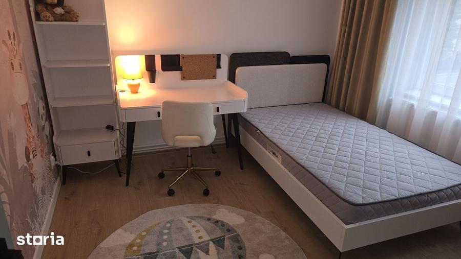 Apartament cu 4 camere decomandat în Micul Dallas