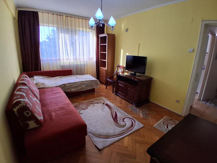 Apartament cu 3 camere decomandat în Centru Civic