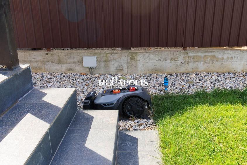 Casă individuală cu 4 camere cu Canalizare în Sânpetru