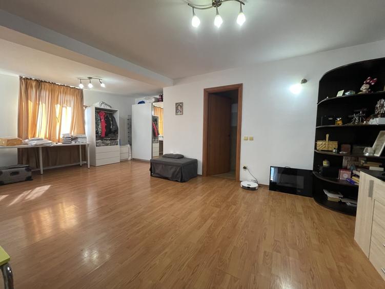 Duplex cu 8 camere cu Canalizare în Otopeni