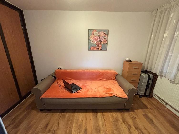 Apartament cu 3 camere semidecomandat în Exterior Vest