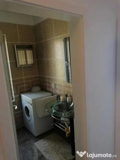 Apartament cu 3 camere semidecomandat în Zorilor