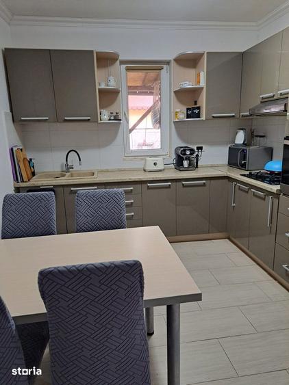 Casă cu 5 camere cu Teren 688 Mp în Central