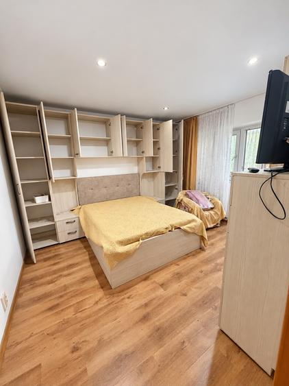 Apartament cu 3 camere decomandat în Dacia
