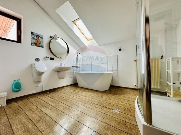Duplex cu 5 camere cu Teren 180 Mp în Sud