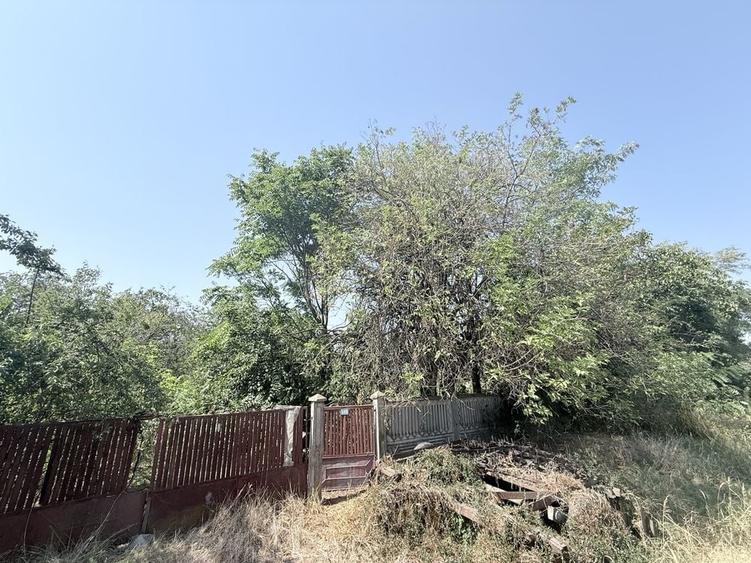 Casă cu 4 camere în Cernetu