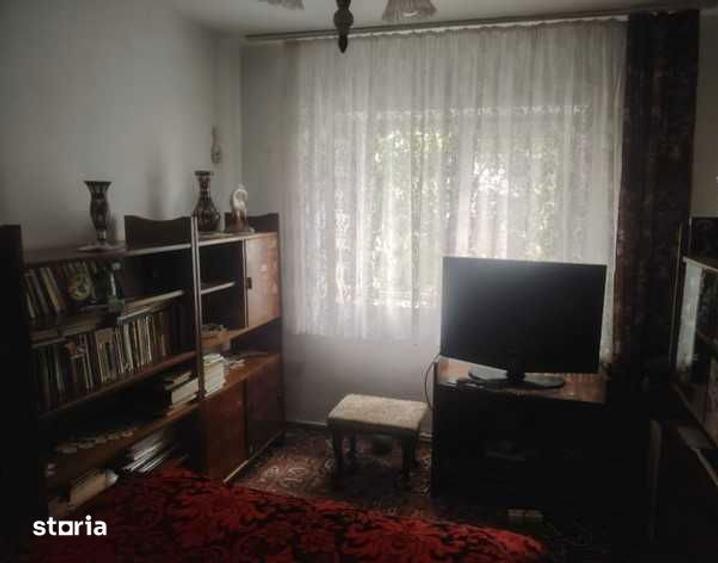 Apartament 4 camere decomandat, etaj 2, zona linistita - 7