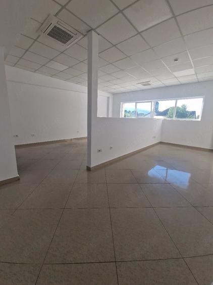 Spațiu comercial, de 2,000 mp, în Exterior Vest