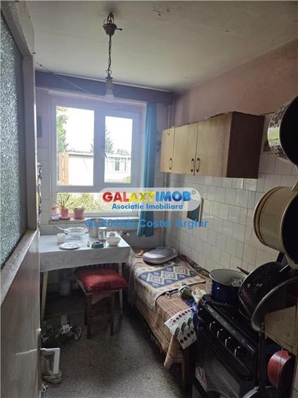 Apartament cu 2 camere semidecomandat în Craiovei