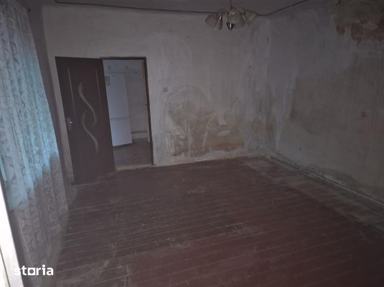 Casa cu 2 camere, Teren 301 mp, acces curte comuna , Pret redus - 17