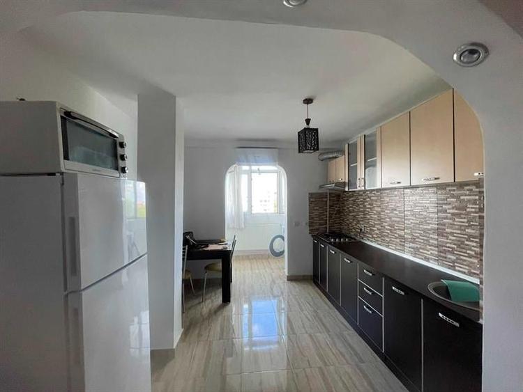 Apartament cu 2 camere decomandat în Titan