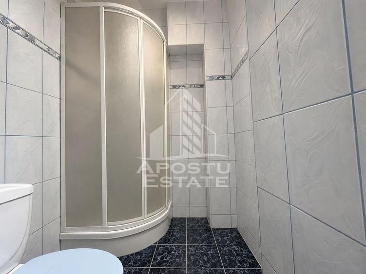 Apartament cu 4 camere decomandat în Confecții