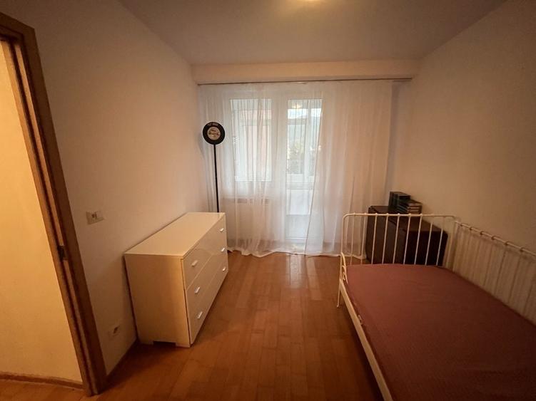 Apartament cu 3 camere semidecomandat în Ultracentral