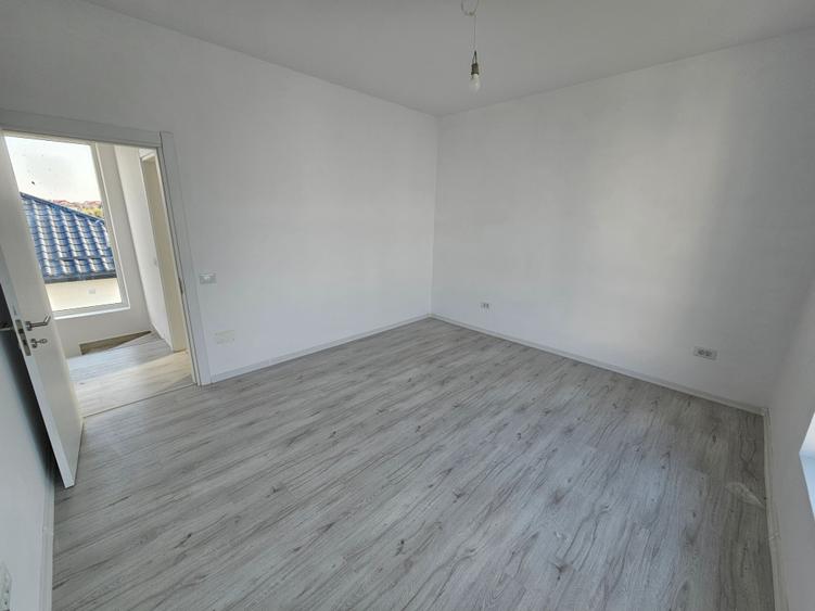 Casă individuală cu 4 camere cu Canalizare în Tunari