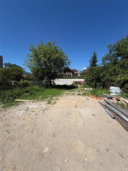 Teren Construcții intravilan de 350 mp, în Tractorul