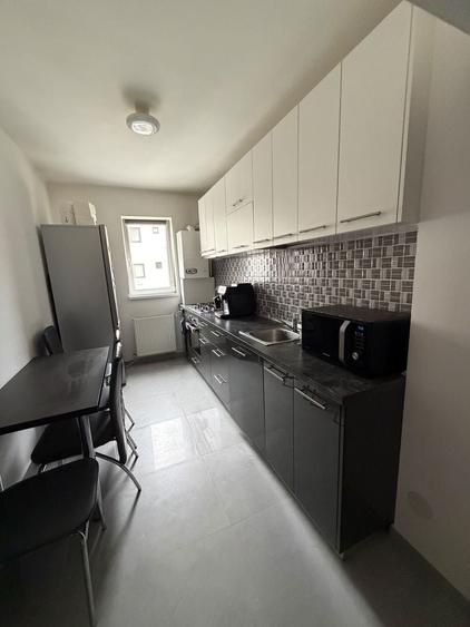 Apartament cu 2 camere decomandat în Apărătorii Patriei