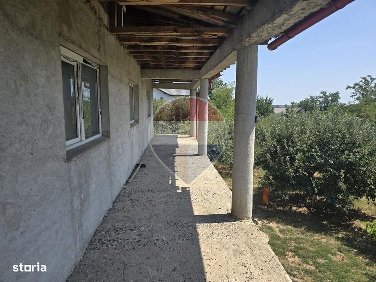 Casă cu 4 camere în Zorile