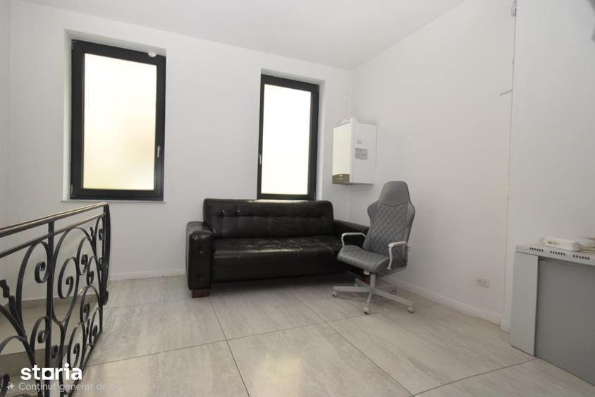 Casă cu 8 camere cu Teren 366 Mp în Calea București