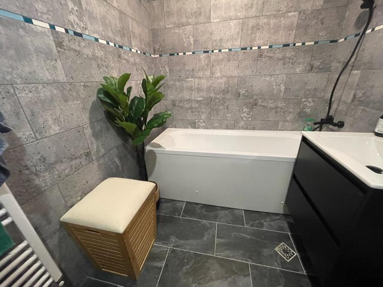 Apartament cu 2 camere semidecomandat, mobilat în Florești
